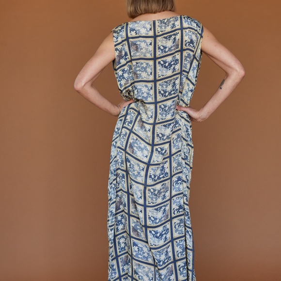 Cleopatra dress is a stunning and unique piece Handmade with elegance silk - Picture 10 of 12